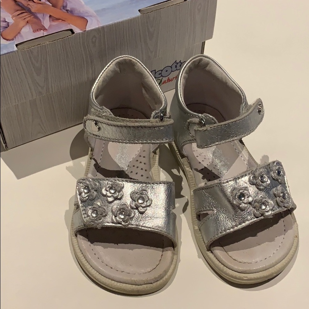Size 22 Falcotto Leather silver metallic sandals